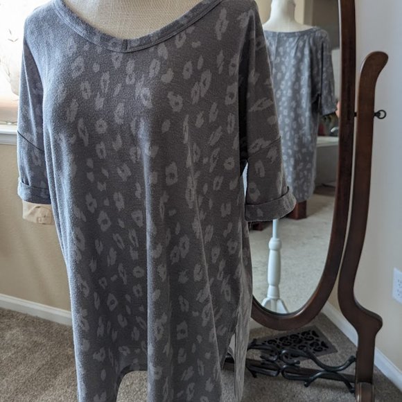 Grace & Lace cheetah lounge top - Picture 1 of 5